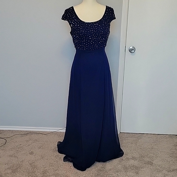 Elegant Cire Navy Blue Evening Gown - Picture 1 of 7